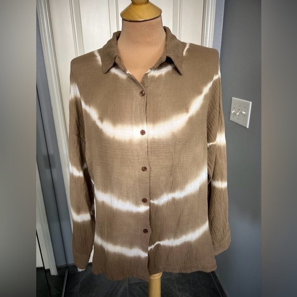 The Porter Collective Guaze Button Up Shirt - Picture 1 of 6